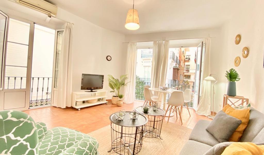 Superb In Downtown Of ,parking Optional, !! * Sevilha